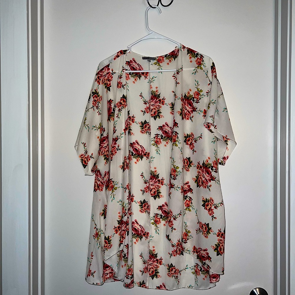 Rose Patterned Floral Kimono. White base with red roses, Size Medium